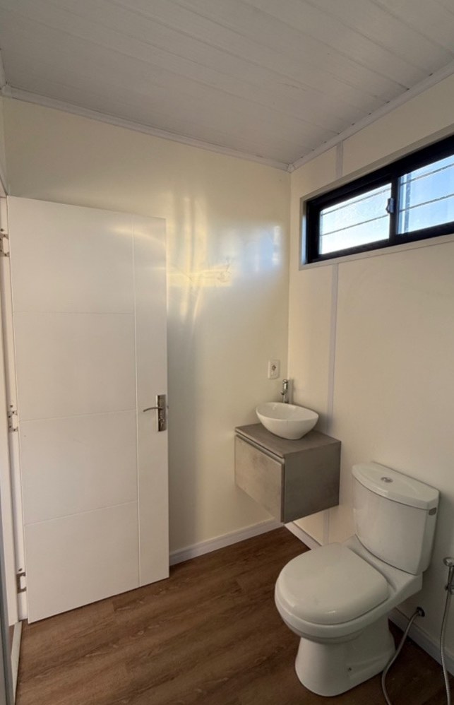 Baño con ducha cabina